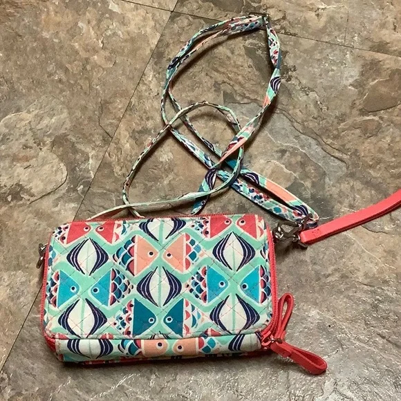⚠️ Vera Bradley gone fishing pattern Mini bag - Picture 3 of 9